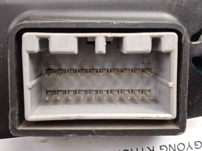 Recambio de cuadro instrumentos para ssangyong kyron 2.0 referencia OEM IAM 8021009050 2.CONECTORES 