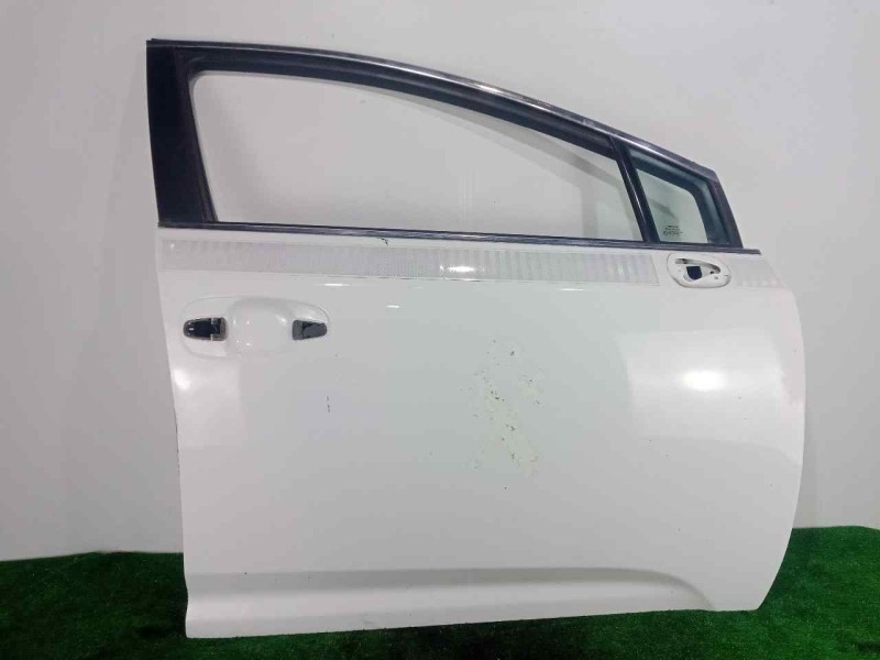 Recambio de puerta delantera derecha para toyota avensis (t27) 2.2 d-4d cat referencia OEM IAM 6700105070  BLANCO
