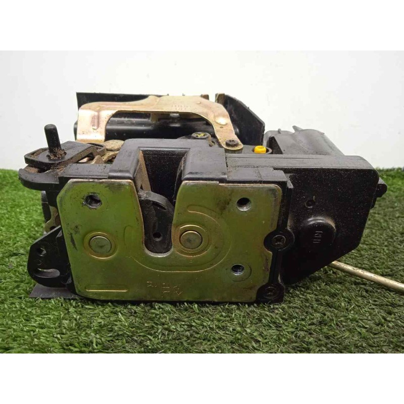 Recambio de cerradura puerta trasera derecha para ssangyong kyron 2.0 referencia OEM IAM SINREFERENCIA 5.PINES 