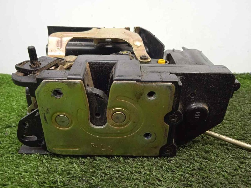 Recambio de cerradura puerta trasera derecha para ssangyong kyron 2.0 referencia OEM IAM SINREFERENCIA 5.PINES 