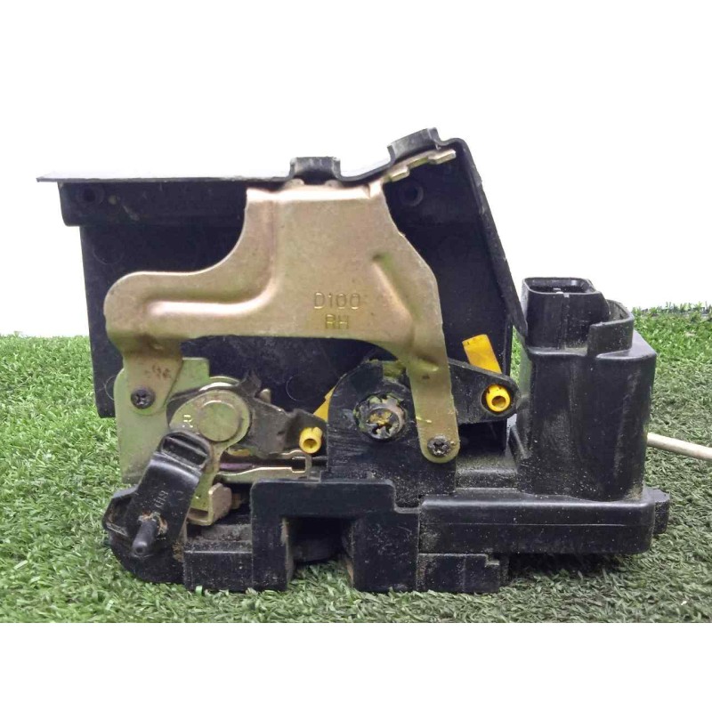 Recambio de cerradura puerta trasera derecha para ssangyong kyron 2.0 referencia OEM IAM SINREFERENCIA 5.PINES 