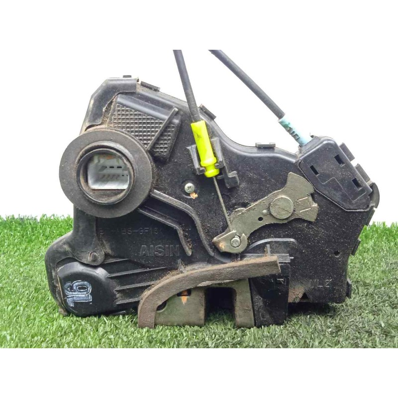 Recambio de cerradura puerta delantera izquierda para toyota hilux (kun) 2.5 turbodiesel referencia OEM IAM  6.PINES 