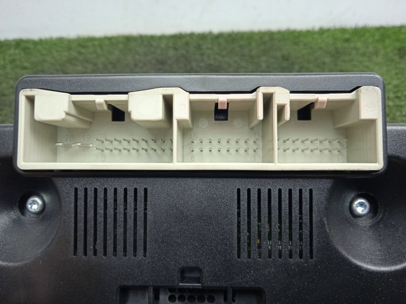 Recambio de mando climatizador para seat leon (1p1) 1.9 tdi referencia OEM IAM SINREFERENCIA  3.CONECTORES