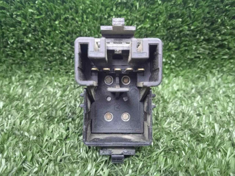 Recambio de mando elevalunas delantero derecho para toyota hilux (kun) 2.5 turbodiesel referencia OEM IAM   5.PINES