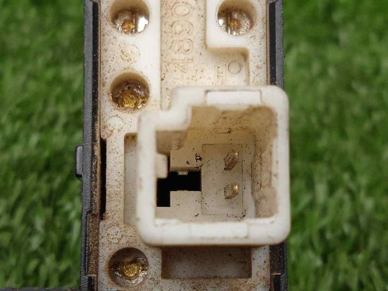 Recambio de interruptor para toyota hilux (kun) 2.5 turbodiesel referencia OEM IAM   2.PINES