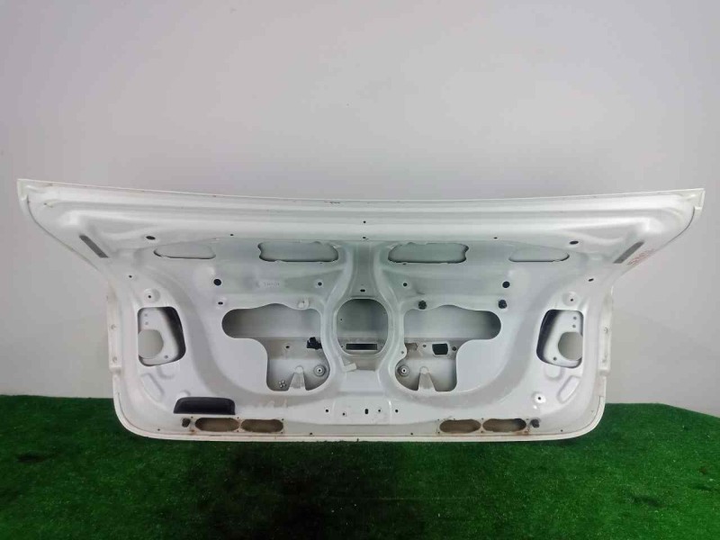 Recambio de tapa maletero para toyota avensis (t27) 2.2 d-4d cat referencia OEM IAM 6440105090  