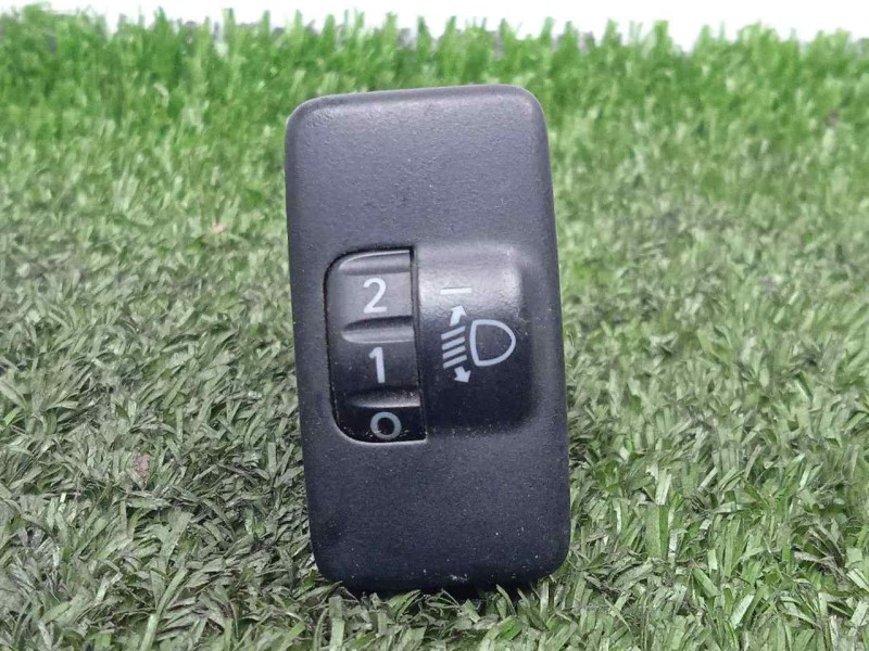 Recambio de regulador faros para toyota hilux (kun) 2.5 turbodiesel referencia OEM IAM   4.PINES