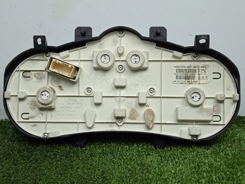 Recambio de cuadro instrumentos para peugeot 206+ 1.1 referencia OEM IAM 9666636980-503001911802 1.CONECTOR 