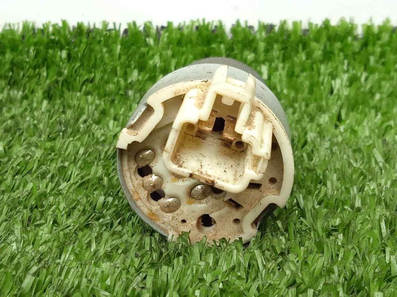 Recambio de interruptor para toyota hilux (kun) 2.5 turbodiesel referencia OEM IAM   2.PINES