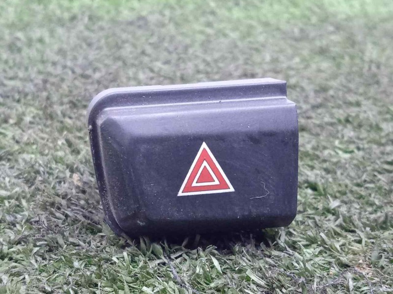 Recambio de warning para peugeot 208 1.4 hdi fap referencia OEM IAM 96750916ZD  