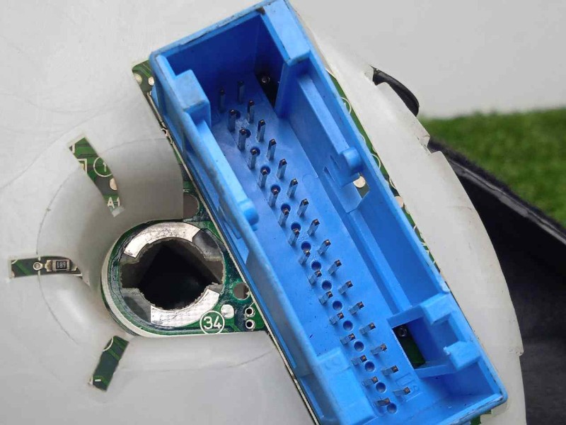 Recambio de cuadro instrumentos para audi a4 berlina (b5) 1.9 tdi referencia OEM IAM 8D0919861F  