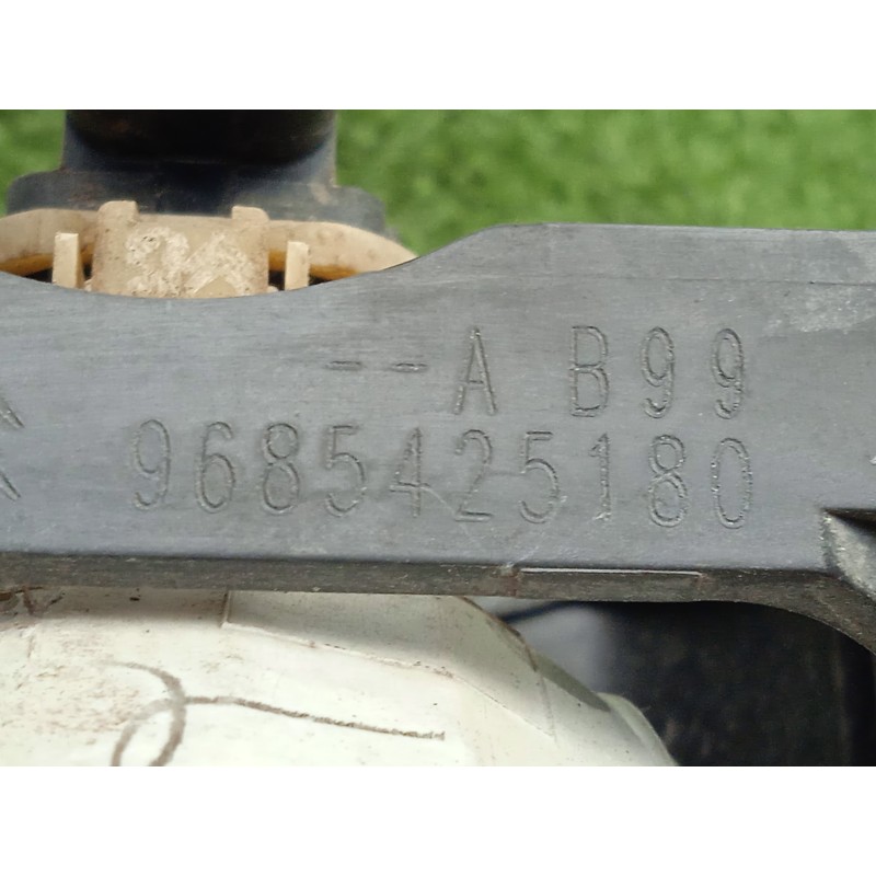 Recambio de faro antiniebla derecho para peugeot 206+ 1.1 referencia OEM IAM 9685425180 AMBOS.LADOS 