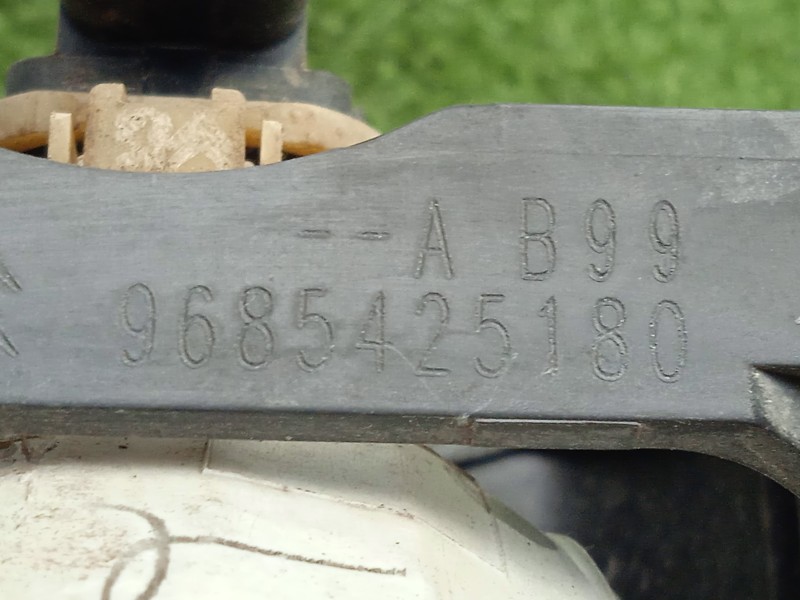 Recambio de faro antiniebla derecho para peugeot 206+ 1.1 referencia OEM IAM 9685425180 AMBOS.LADOS 