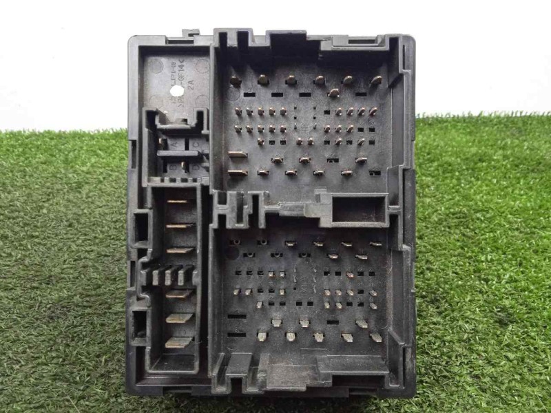 Recambio de caja reles / fusibles para fiat freemont (345) 2.0 16v multijet cat referencia OEM IAM 68068355AE  