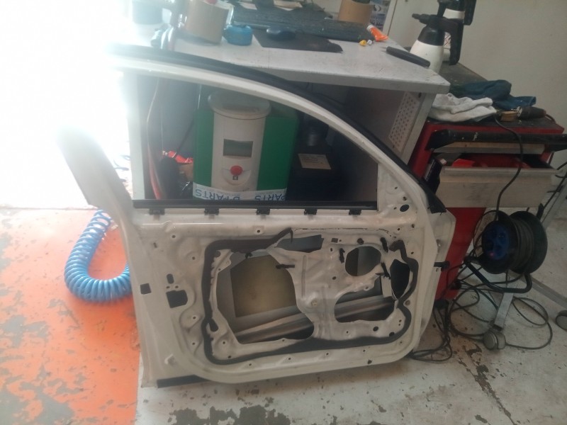 Recambio de puerta delantera izquierda para bmw serie 1 berlina (e81/e87) 2.0 16v referencia OEM IAM   