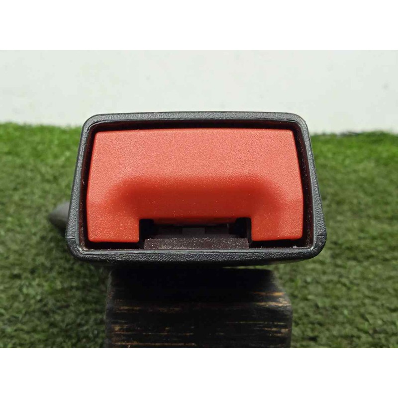 Recambio de enganche cinturon trasero central para fiat freemont (345) 2.0 16v multijet cat referencia OEM IAM 1AN361X9AA  