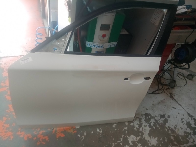 Recambio de puerta delantera izquierda para bmw serie 1 berlina (e81/e87) 2.0 16v referencia OEM IAM   