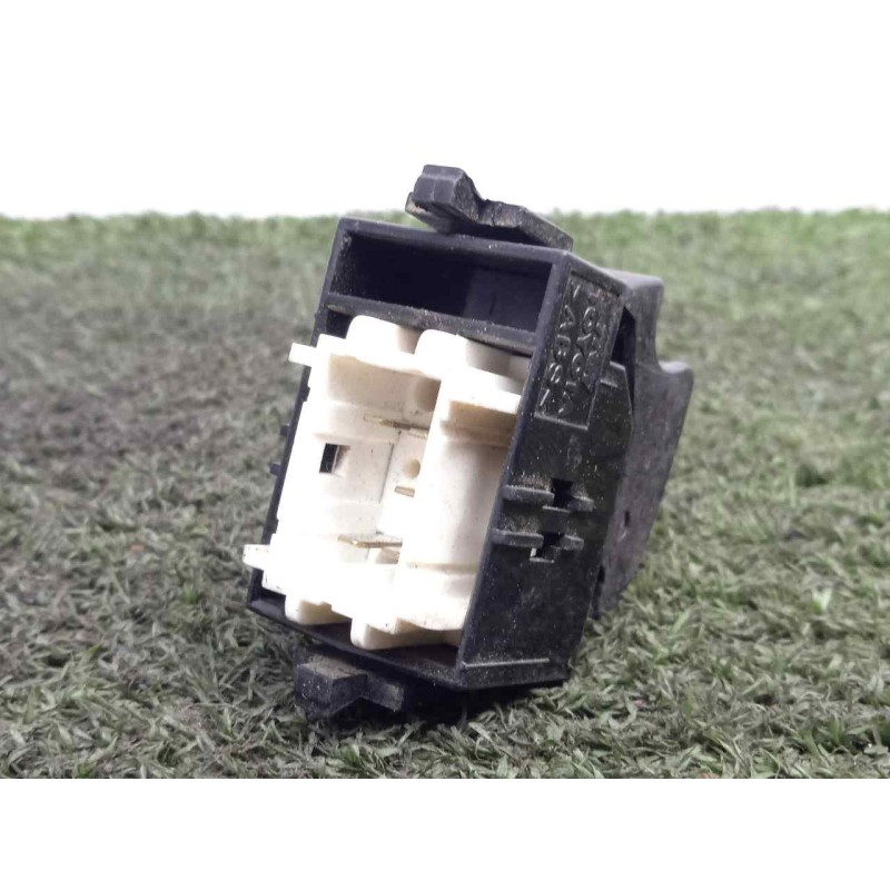 Recambio de mando elevalunas delantero derecho para toyota avensis berlina (t 22) 2.0 turbodiesel cat referencia OEM IAM   