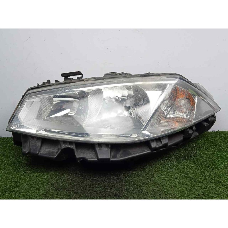 Recambio de faro izquierdo para renault megane ii classic berlina 1.4 16v referencia OEM IAM SINREFERENCIA 02-06 HALOGENO