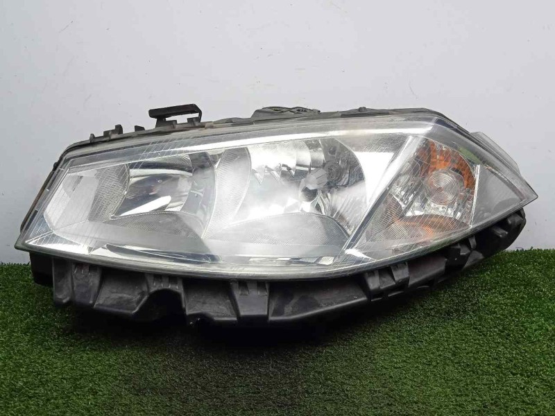 Recambio de faro izquierdo para renault megane ii classic berlina 1.4 16v referencia OEM IAM SINREFERENCIA 02-06 HALOGENO