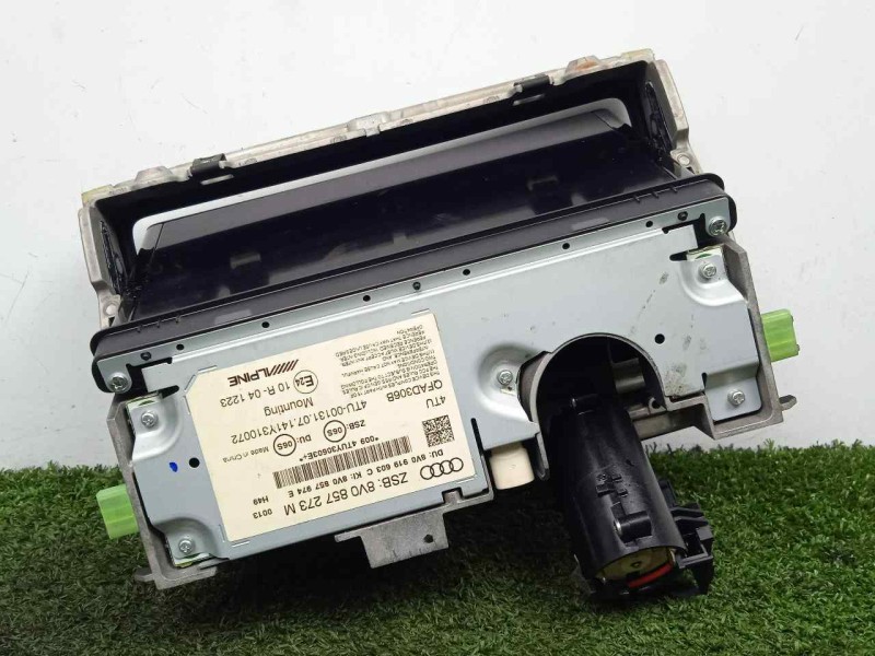 Recambio de pantalla multifuncion para audi a3 sedán(8vs) 2.0 16v tdi referencia OEM IAM 8V0857273M  