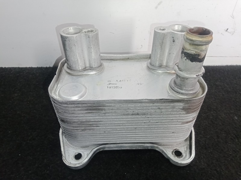 Recambio de enfriador aceite motor para mercedes-benz clase c (w203) berlina 2.2 cdi cat referencia OEM IAM A6121880301  