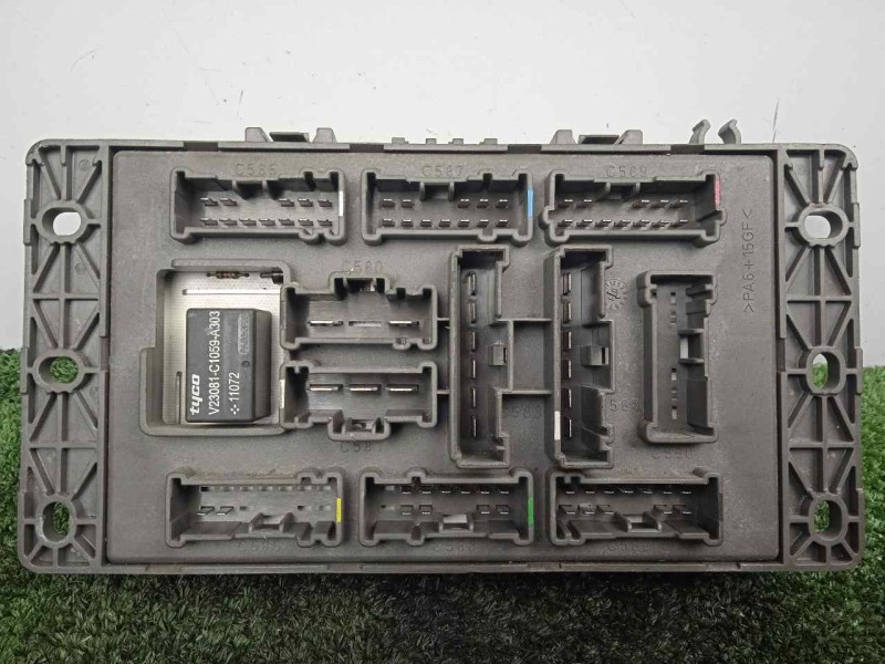 Recambio de caja reles / fusibles para mg serie 75 (rj) 2.0 16v cdt referencia OEM IAM 518174602-YQE103139  
