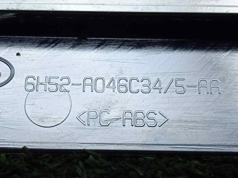 Recambio de moldura para land rover freelander (lr2) 2.2 td4 cat referencia OEM IAM 6H52A046C35AA-REF:6H52A046C34AA  