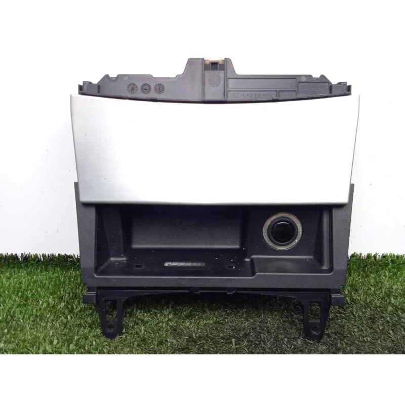 Recambio de cenicero para mercedes-benz clase c (w204) berlina 2.2 cdi cat referencia OEM IAM A2046800179  