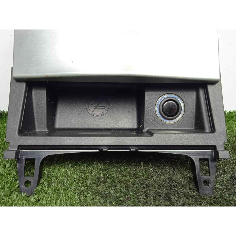 Recambio de cenicero para mercedes-benz clase c (w204) berlina 2.2 cdi cat referencia OEM IAM A2046800179  