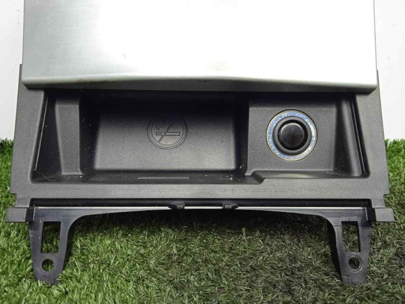 Recambio de cenicero para mercedes-benz clase c (w204) berlina 2.2 cdi cat referencia OEM IAM A2046800179  