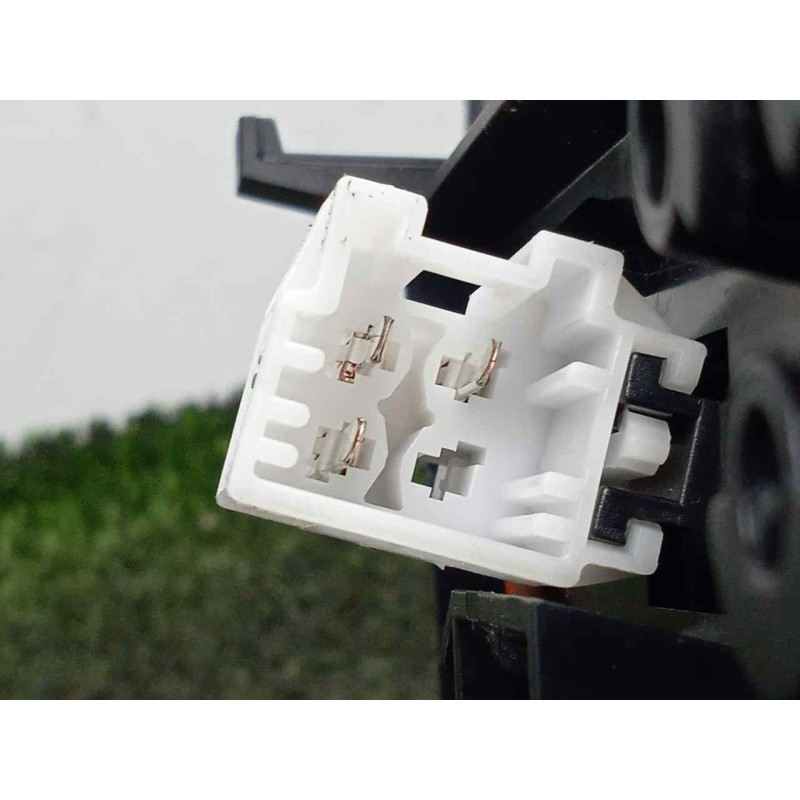 Recambio de cenicero para mercedes-benz clase c (w204) berlina 2.2 cdi cat referencia OEM IAM A2046800179  