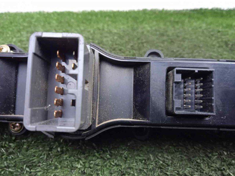 Recambio de warning para ssangyong rexton 2.7 turbodiesel cat referencia OEM IAM 8520008B10  