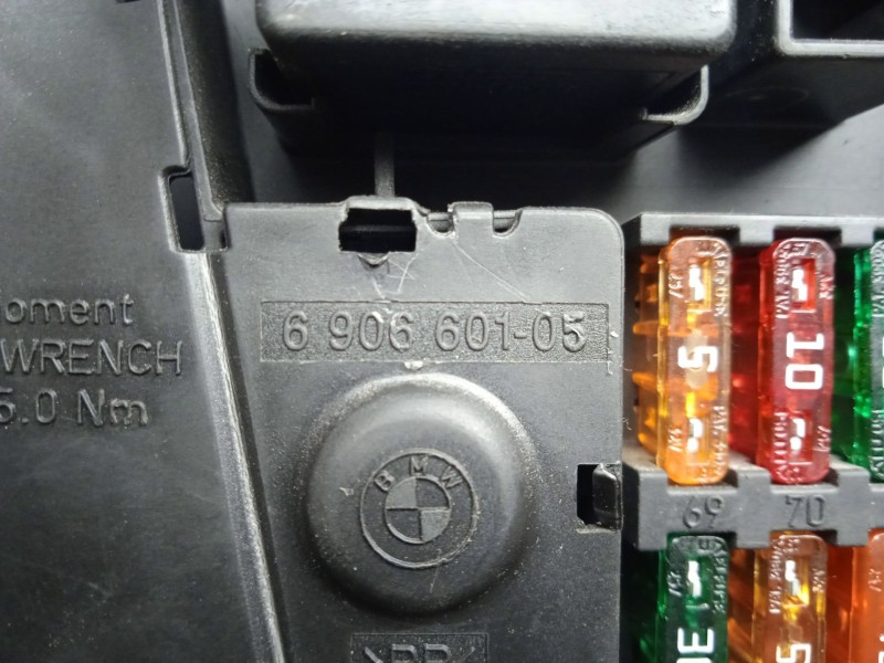 Recambio de caja reles / fusibles para bmw 5 touring (e61) 525 d referencia OEM IAM 690660105  