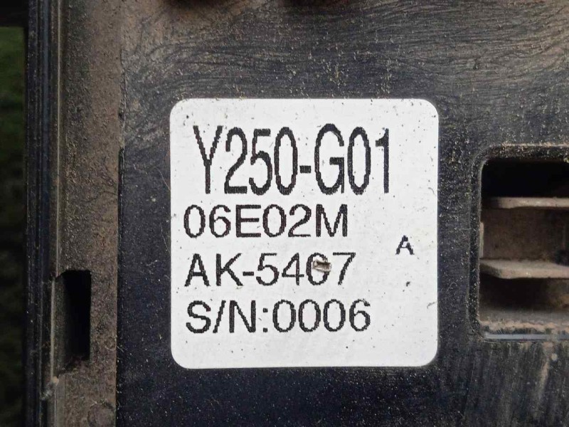 Recambio de caja reles / fusibles para ssangyong rexton 2.7 turbodiesel cat referencia OEM IAM 06E02M-Y250G01-AK5407  
