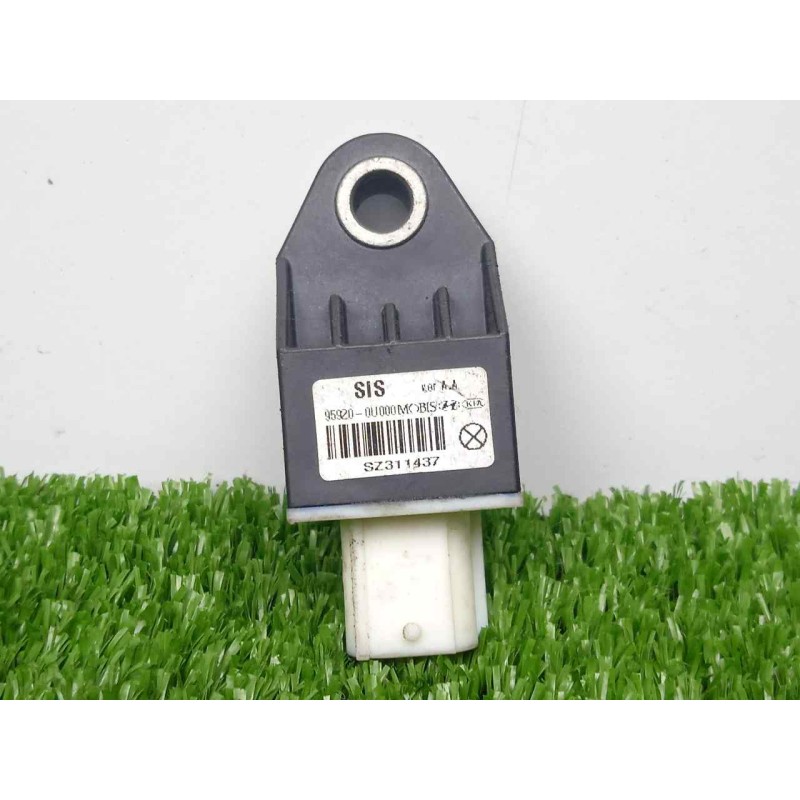 Recambio de sensor impacto airbag para hyundai i40 cw 1.7 crdi cat referencia OEM IAM 959200U000  