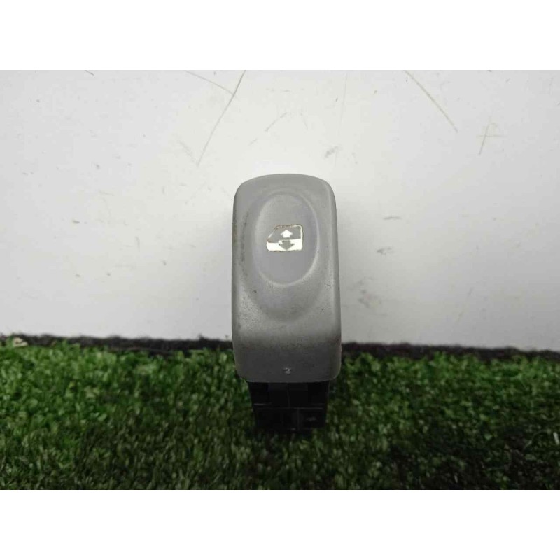 Recambio de mando elevalunas delantero izquierdo para renault twingo (co6) 1.2 referencia OEM IAM 189832A 5.PINES IZQUIERDO