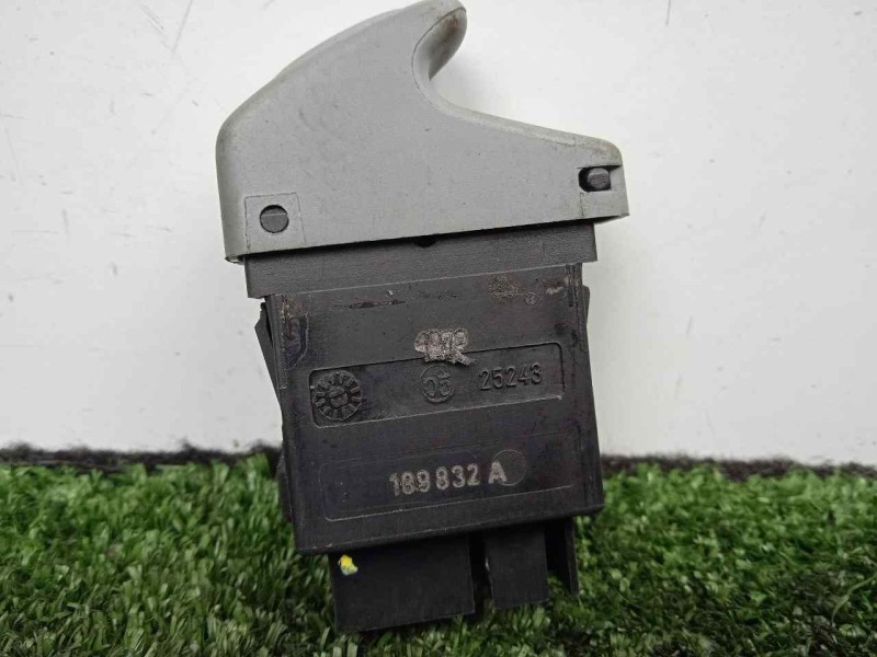 Recambio de mando elevalunas delantero izquierdo para renault twingo (co6) 1.2 referencia OEM IAM 189832A 5.PINES IZQUIERDO