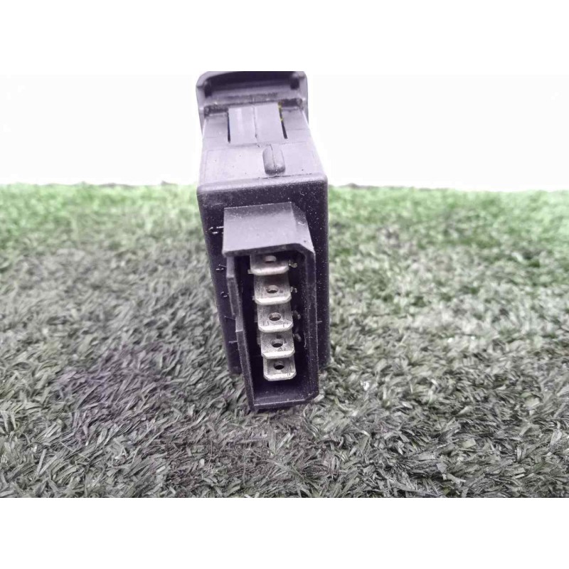 Recambio de mando elevalunas delantero izquierdo para renault twingo (co6) 1.2 referencia OEM IAM 189832A 5.PINES IZQUIERDO