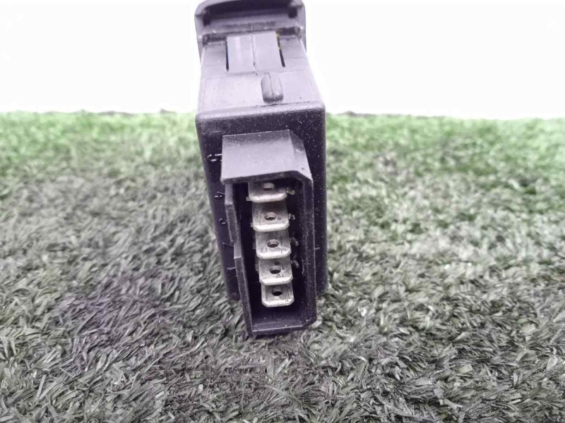 Recambio de mando elevalunas delantero izquierdo para renault twingo (co6) 1.2 referencia OEM IAM 189832A 5.PINES IZQUIERDO