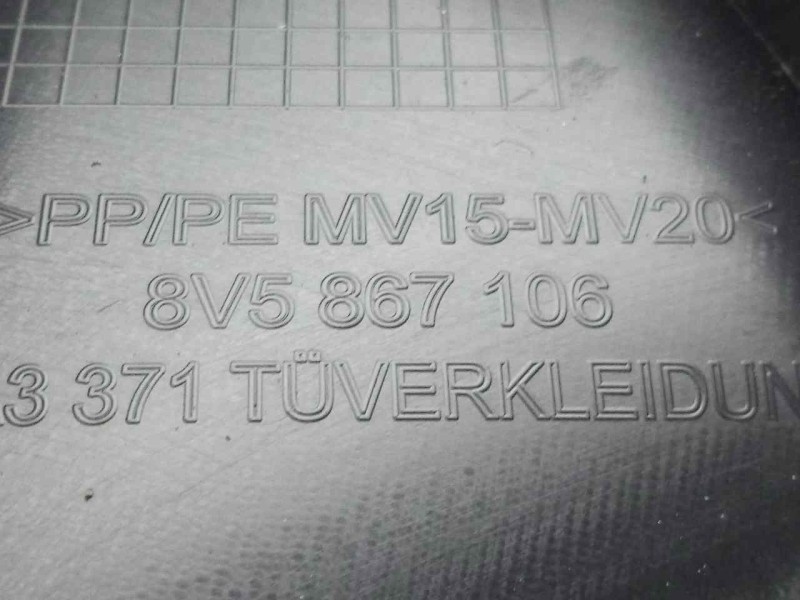 Recambio de guarnecido puerta delantera derecha para audi a3 sedán(8vs) 2.0 16v tdi referencia OEM IAM 8V5867106  