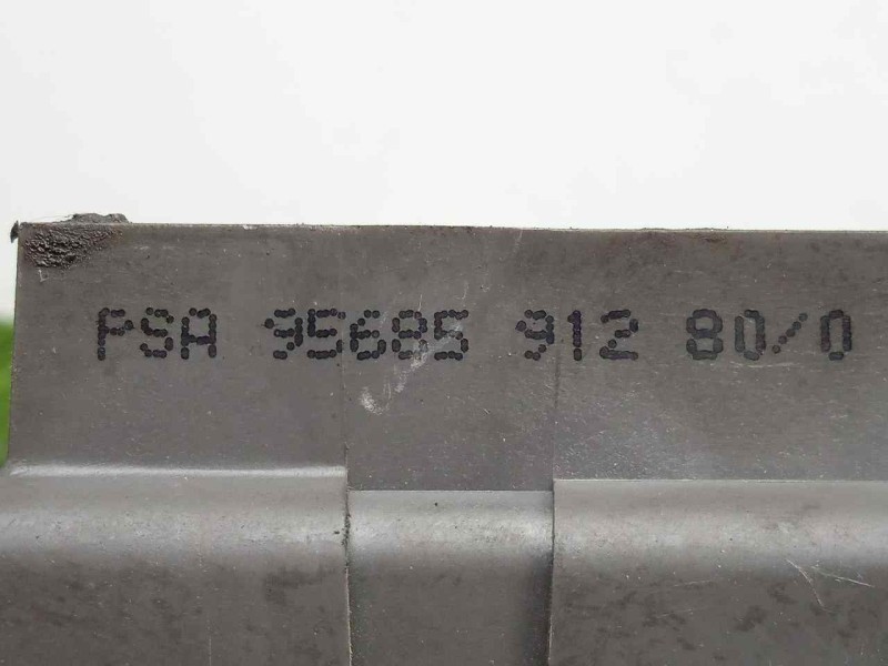 Recambio de caja reles / fusibles para citroën xsara berlina 1.6 referencia OEM IAM 9568591280  