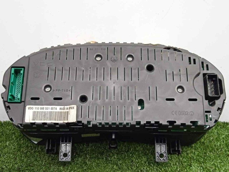Recambio de cuadro instrumentos para volkswagen polo (9n3) 1.4 tdi referencia OEM IAM 110080321037A 2.CONECTORES VDO
