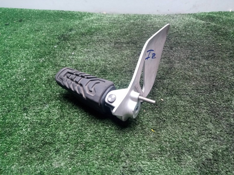 Recambio de posapie para bmw r 1200 rt referencia OEM IAM 46718560382 ESTRIBERA DERECHA K52 - 14-19