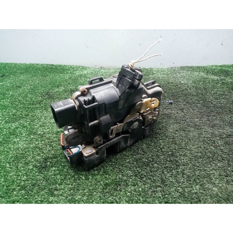 Recambio de cerradura puerta delantera derecha para seat toledo (1m2) 1.9 tdi referencia OEM IAM SINREFERENCIA 8.PINES CONECTOR.