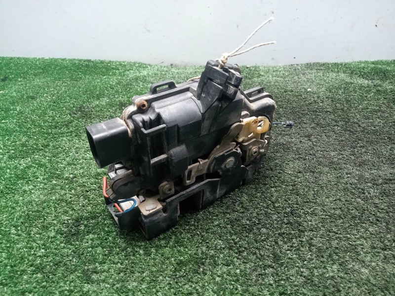 Recambio de cerradura puerta delantera derecha para seat toledo (1m2) 1.9 tdi referencia OEM IAM SINREFERENCIA 8.PINES CONECTOR.