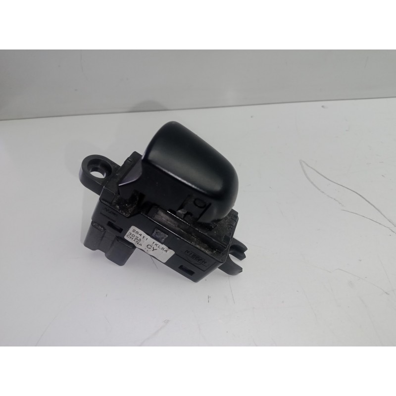 Recambio de mando elevalunas trasero derecho para nissan juke (f15) 1.2 16v cat referencia OEM IAM 254111KL5A  