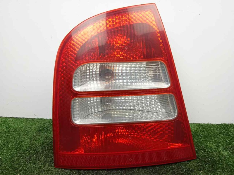 Recambio de piloto trasero izquierdo para skoda octavia berlina (1u2) 1.9 tdi referencia OEM IAM 1U6945095 00-04 