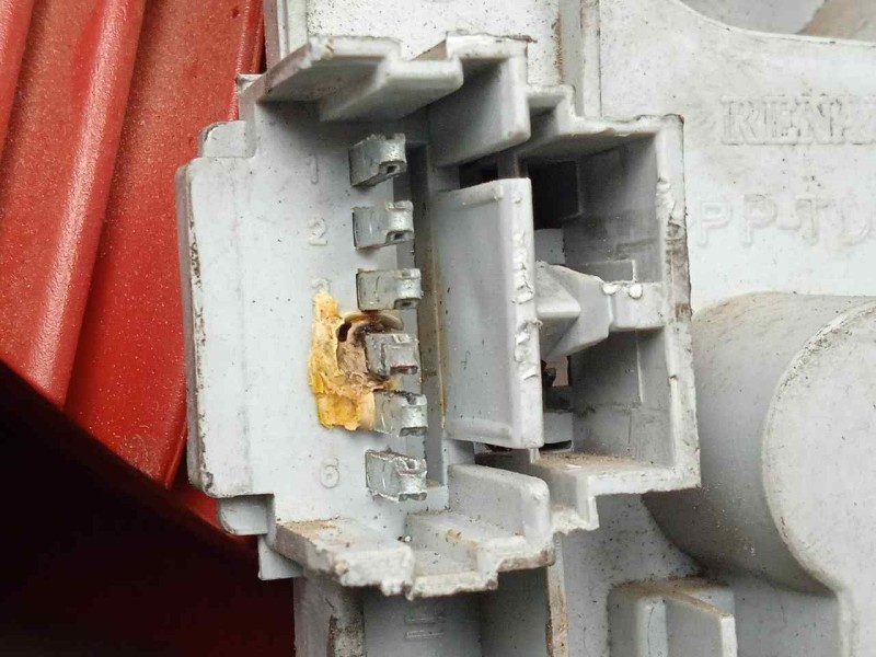 Recambio de piloto trasero izquierdo para renault modus 1.5 dci diesel referencia OEM IAM  AMBAR 