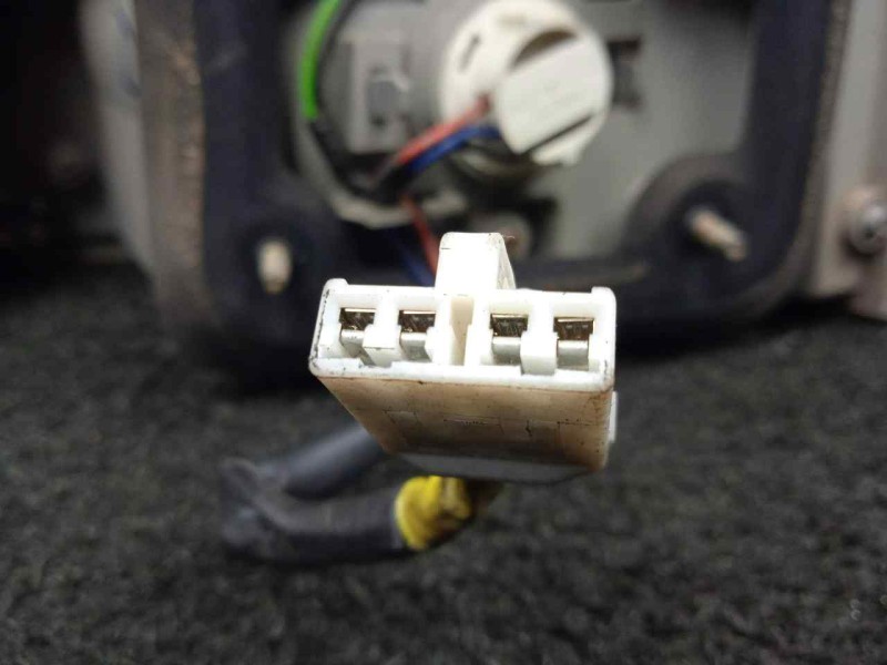 Recambio de piloto trasero izquierdo para kia carens 2.0 turbodiesel cat referencia OEM IAM  02-06 EXTERIOR